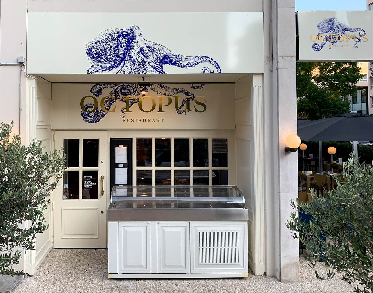 Fabien-cuffel-typographiste-graphiste-geveve-Swissgraphicdesign-Restaurant_Octopus_Signaletique_entree