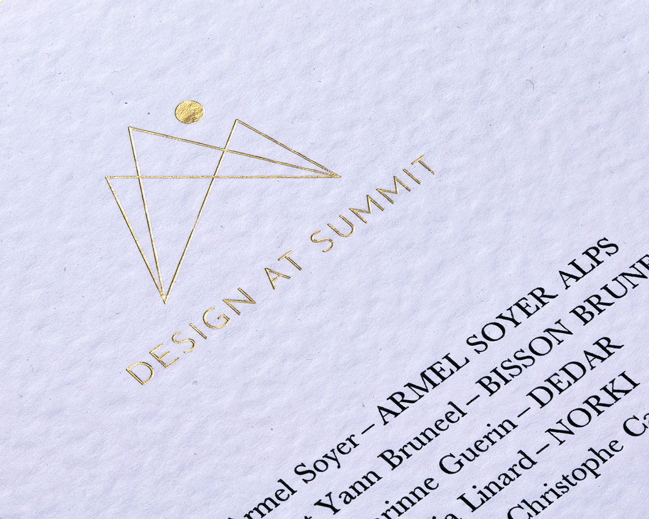 Fabien-cuffel-typographiste-graphiste-geveve-Swissgraphicdesign-Design-Summit-Decortation_interieur_logo_Macro-Megeve