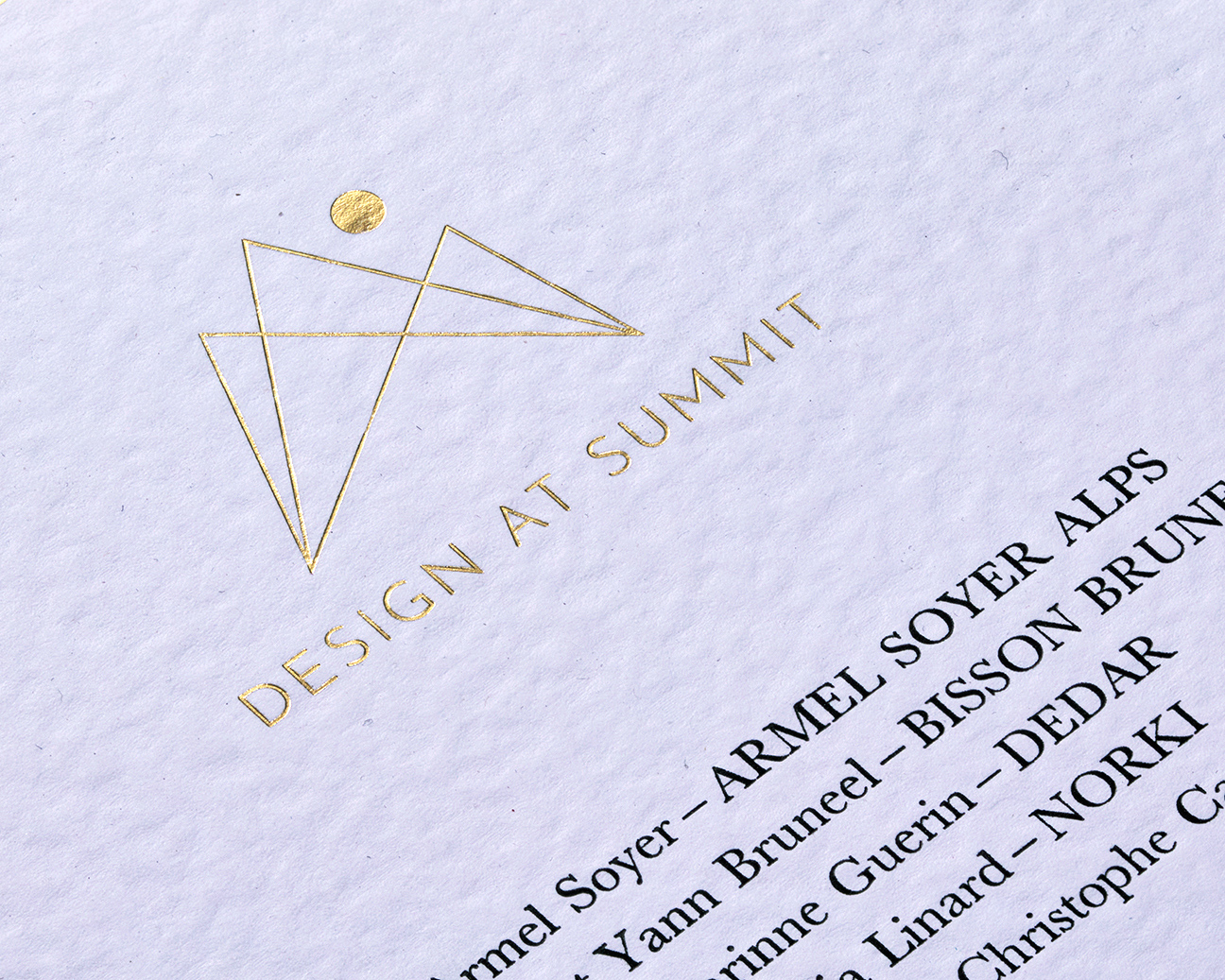 Fabien-cuffel-typographiste-graphiste-geveve-Swissgraphicdesign-Design-Summit-Decortation_interieur_logo_Macro-Megeve